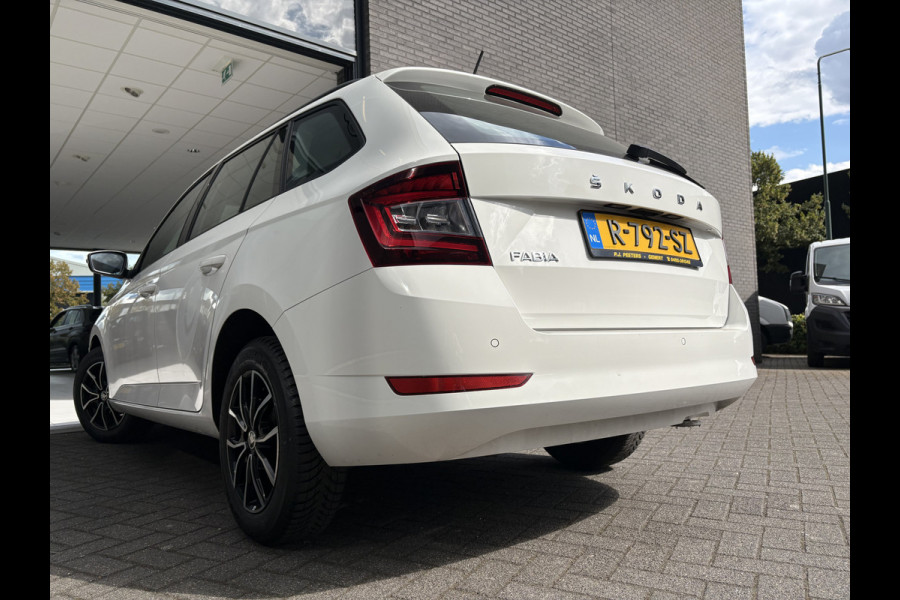Škoda Fabia Combi 1.0 TSI Ambition Airco - Apple carplay - Parkeersensor achter - Dakrails - Bagagedek - Mistlampen - Cruise control - Bluetooth - Led verlichting - Stuur multifunctioneel - Stuur leder - Elektrische ramen - Centrale vergrendeling met afstandsbediening