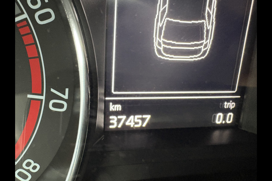 Škoda Fabia Combi 1.0 TSI Ambition Airco - Apple carplay - Parkeersensor achter - Dakrails - Bagagedek - Mistlampen - Cruise control - Bluetooth - Led verlichting - Stuur multifunctioneel - Stuur leder - Elektrische ramen - Centrale vergrendeling met afstandsbediening