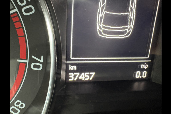 Škoda Fabia Combi 1.0 TSI Ambition Airco - Apple carplay - Parkeersensor achter - Dakrails - Bagagedek - Mistlampen - Cruise control - Bluetooth - Led verlichting - Stuur multifunctioneel - Stuur leder - Elektrische ramen - Centrale vergrendeling met afstandsbediening