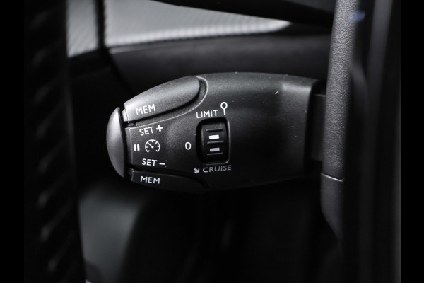 Peugeot 2008 1.2 PureTech 100 Sport (APPLE CARPLAY,NAVI,CAMERA,STOELVERWARMING,CLIMATE,CRUISE,LED,SPORTSTOELEN,NETTE STAAT)