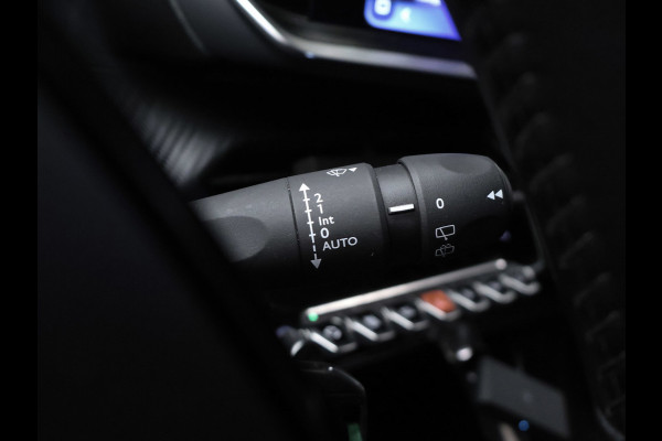 Peugeot 2008 1.2 PureTech 100 Sport (APPLE CARPLAY,NAVI,CAMERA,STOELVERWARMING,CLIMATE,CRUISE,LED,SPORTSTOELEN,NETTE STAAT)