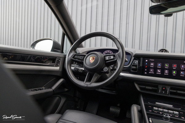 Porsche Cayenne Coupé 3.0 E-Hybrid | Sport design | Sport chrono | Soft close | Luchtvering | Achter as besturing | Pasenger display | Keyless |