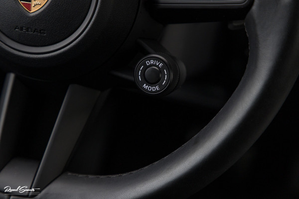 Porsche Cayenne Coupé 3.0 E-Hybrid | Sport design | Sport chrono | Soft close | Luchtvering | Achter as besturing | Pasenger display | Keyless |