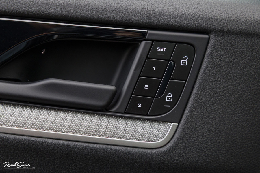 Porsche Cayenne Coupé 3.0 E-Hybrid | Sport design | Sport chrono | Soft close | Luchtvering | Achter as besturing | Pasenger display | Keyless |