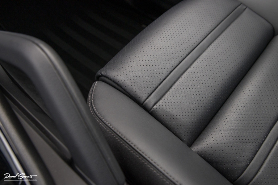 Porsche Cayenne Coupé 3.0 E-Hybrid | Sport design | Sport chrono | Soft close | Luchtvering | Achter as besturing | Pasenger display | Keyless |
