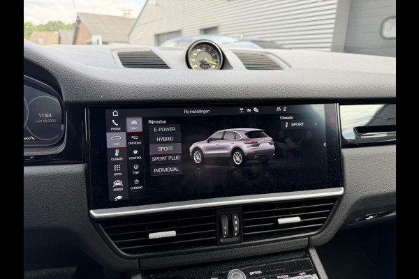 Porsche Cayenne 3.0 E-Hybrid Sport Chrono | Panoramadak | Camera | Bose | Elektrische Trekhaak | Elektrische Achterklep |
