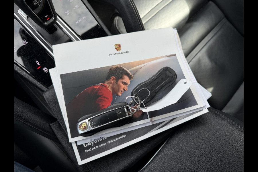 Porsche Cayenne 3.0 E-Hybrid Sport Chrono | Panoramadak | Camera | Bose | Elektrische Trekhaak | Elektrische Achterklep |