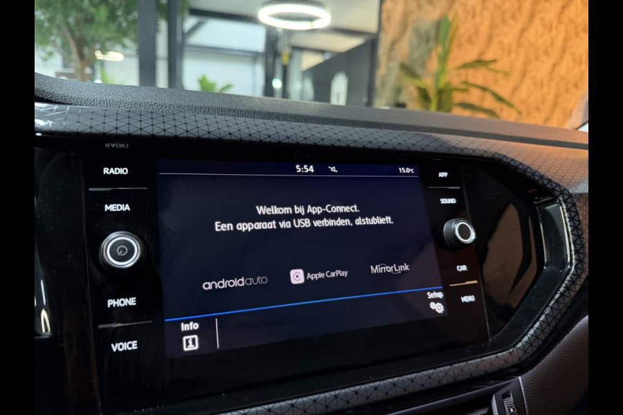 Volkswagen T-Cross 1.0 TSI R-Line DSG|ACC|Lane Assist|CarPlay|Virtual Cockpit|Camera|LED|Dealer Onderh.|69DKM|Rijklaar
