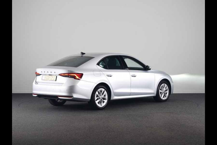 Škoda Octavia 1.5 TSI MHEV Business Edition Plus 115 pk Automaat | Verlengde garantie | Navigatie | Parkeersensoren | Achteruitrijcamera | Keyless | Adaptieve cruise control |