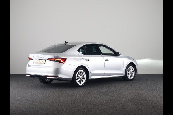 Škoda Octavia 1.5 TSI MHEV Business Edition Plus 115 pk Automaat | Verlengde garantie | Navigatie | Parkeersensoren | Achteruitrijcamera | Keyless | Adaptieve cruise control |
