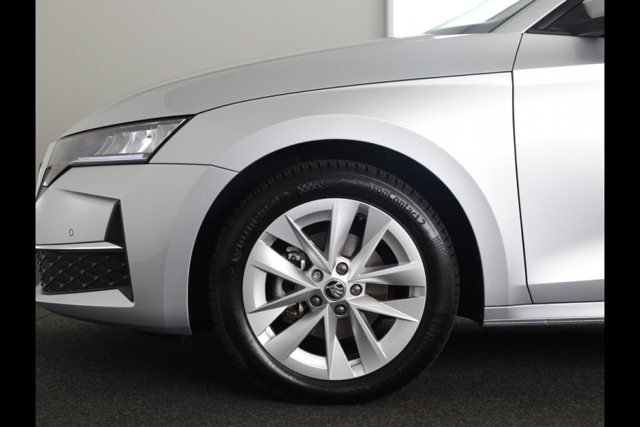 Škoda Octavia 1.5 TSI MHEV Business Edition Plus 115 pk Automaat | Verlengde garantie | Navigatie | Parkeersensoren | Achteruitrijcamera | Keyless | Adaptieve cruise control |