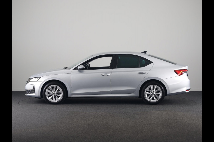 Škoda Octavia 1.5 TSI MHEV Business Edition Plus 115 pk Automaat | Verlengde garantie | Navigatie | Parkeersensoren | Achteruitrijcamera | Keyless | Adaptieve cruise control |