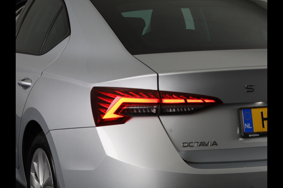 Škoda Octavia 1.5 TSI MHEV Business Edition Plus 115 pk Automaat | Verlengde garantie | Navigatie | Parkeersensoren | Achteruitrijcamera | Keyless | Adaptieve cruise control |