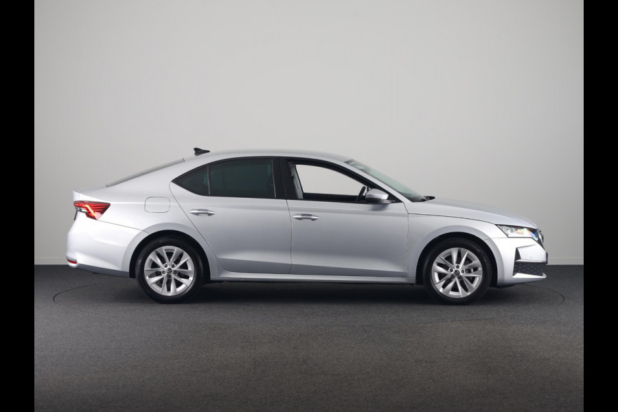 Škoda Octavia 1.5 TSI MHEV Business Edition Plus 115 pk Automaat | Verlengde garantie | Navigatie | Parkeersensoren | Achteruitrijcamera | Keyless | Adaptieve cruise control |