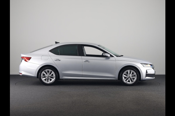 Škoda Octavia 1.5 TSI MHEV Business Edition Plus 115 pk Automaat | Verlengde garantie | Navigatie | Parkeersensoren | Achteruitrijcamera | Keyless | Adaptieve cruise control |