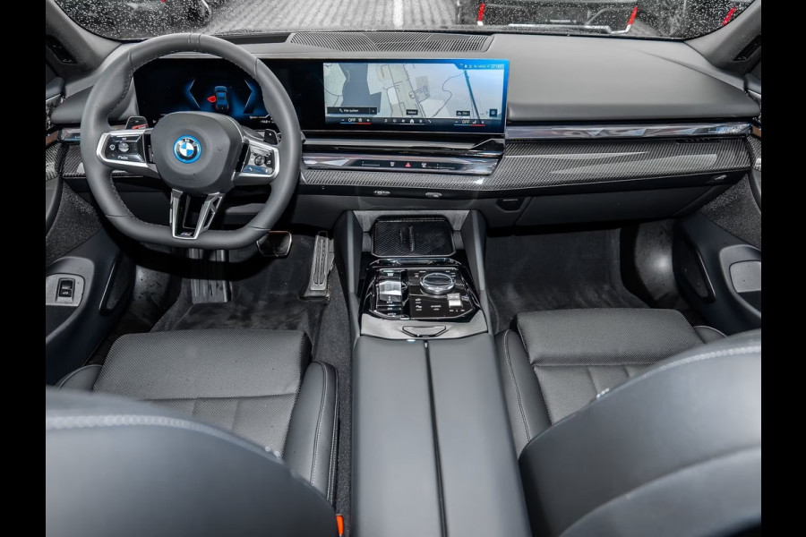 BMW 5 Serie 550e xDrive M-SPORT ** LED, LEDER, PANO, TREKH, 20-inch LMV, M-REMMEN, MEM ** Ex BMW-AG ** ** INFORMEER OOK NAAR ONZE AANTREKKELIJKE FINANCIAL-LEASE TARIEVEN **