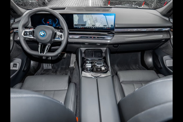 BMW 5 Serie 550e xDrive M-SPORT ** LED, LEDER, PANO, TREKH, 20-inch LMV, M-REMMEN, MEM ** Ex BMW-AG ** ** INFORMEER OOK NAAR ONZE AANTREKKELIJKE FINANCIAL-LEASE TARIEVEN **