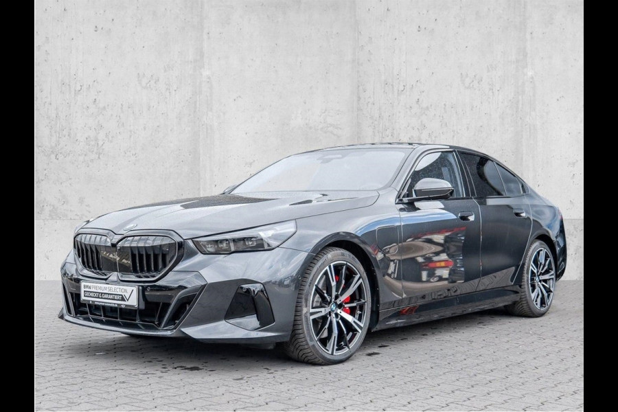 BMW 5 Serie 550e xDrive M-SPORT ** LED, LEDER, PANO, TREKH, 20-inch LMV, M-REMMEN, MEM ** Ex BMW-AG ** ** INFORMEER OOK NAAR ONZE AANTREKKELIJKE FINANCIAL-LEASE TARIEVEN **