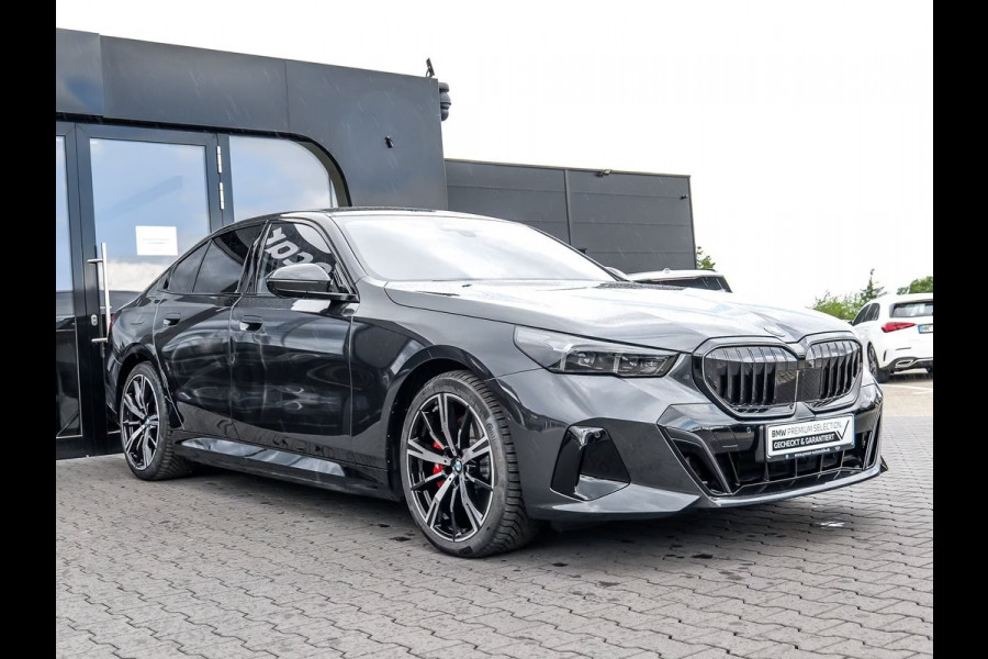BMW 5 Serie 550e xDrive M-SPORT ** LED, LEDER, PANO, TREKH, 20-inch LMV, M-REMMEN, MEM ** Ex BMW-AG ** ** INFORMEER OOK NAAR ONZE AANTREKKELIJKE FINANCIAL-LEASE TARIEVEN **