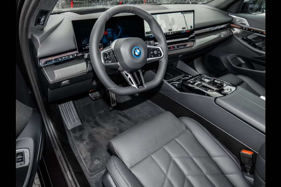 BMW 5 Serie 550e xDrive M-SPORT ** LED, LEDER, PANO, TREKH, 20-inch LMV, M-REMMEN, MEM ** Ex BMW-AG ** ** INFORMEER OOK NAAR ONZE AANTREKKELIJKE FINANCIAL-LEASE TARIEVEN **