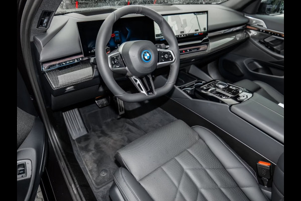 BMW 5 Serie 550e xDrive M-SPORT ** LED, LEDER, PANO, TREKH, 20-inch LMV, M-REMMEN, MEM ** Ex BMW-AG ** ** INFORMEER OOK NAAR ONZE AANTREKKELIJKE FINANCIAL-LEASE TARIEVEN **