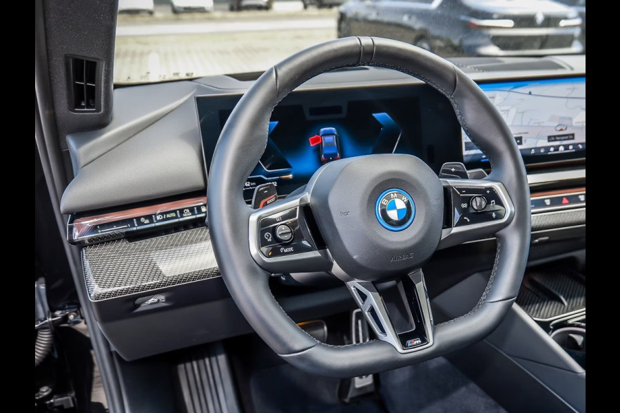 BMW 5 Serie 550e xDrive M-SPORT ** LED, LEDER, PANO, TREKH, 20-inch LMV, M-REMMEN, MEM ** Ex BMW-AG ** ** INFORMEER OOK NAAR ONZE AANTREKKELIJKE FINANCIAL-LEASE TARIEVEN **