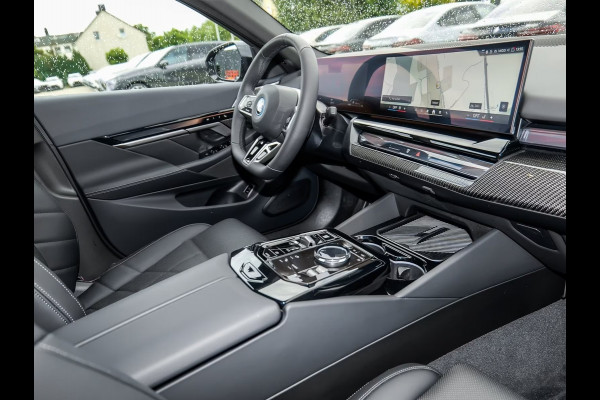 BMW 5 Serie 550e xDrive M-SPORT ** LED, LEDER, PANO, TREKH, 20-inch LMV, M-REMMEN, MEM ** Ex BMW-AG ** ** INFORMEER OOK NAAR ONZE AANTREKKELIJKE FINANCIAL-LEASE TARIEVEN **