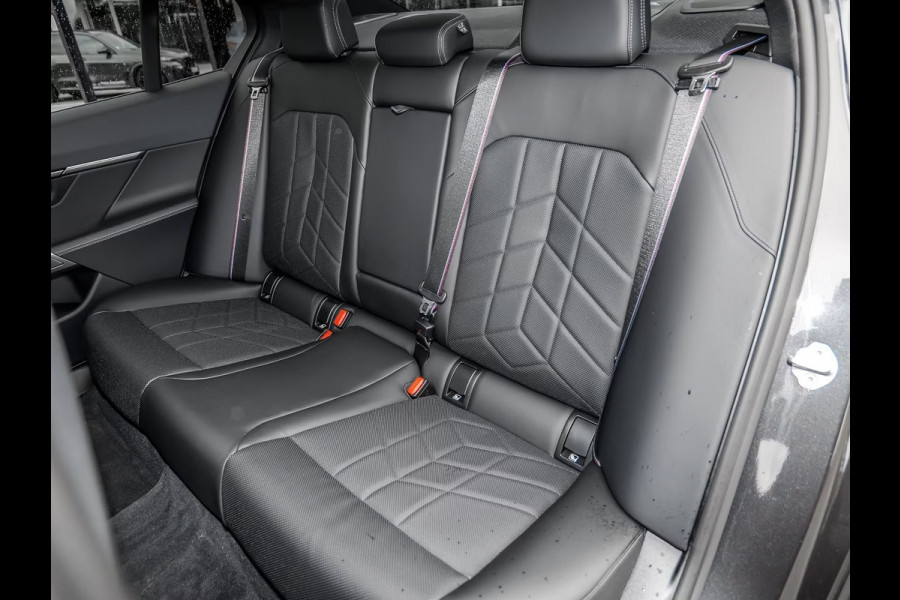 BMW 5 Serie 550e xDrive M-SPORT ** LED, LEDER, PANO, TREKH, 20-inch LMV, M-REMMEN, MEM ** Ex BMW-AG ** ** INFORMEER OOK NAAR ONZE AANTREKKELIJKE FINANCIAL-LEASE TARIEVEN **