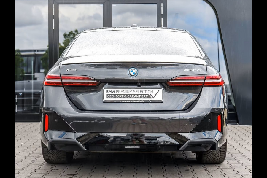 BMW 5 Serie 550e xDrive M-SPORT ** LED, LEDER, PANO, TREKH, 20-inch LMV, M-REMMEN, MEM ** Ex BMW-AG ** ** INFORMEER OOK NAAR ONZE AANTREKKELIJKE FINANCIAL-LEASE TARIEVEN **