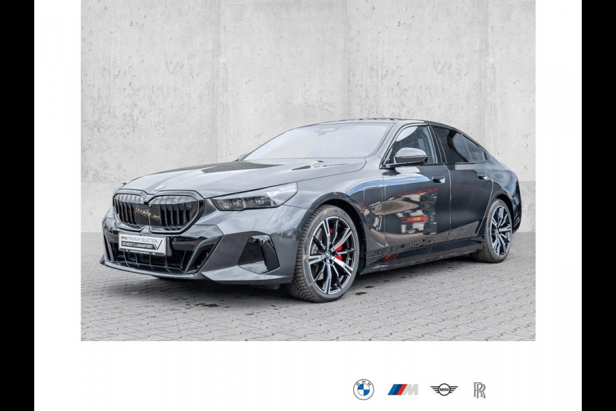 BMW 5 Serie 550e xDrive M-SPORT ** LED, LEDER, PANO, TREKH, 20-inch LMV, M-REMMEN, MEM ** Ex BMW-AG ** ** INFORMEER OOK NAAR ONZE AANTREKKELIJKE FINANCIAL-LEASE TARIEVEN **
