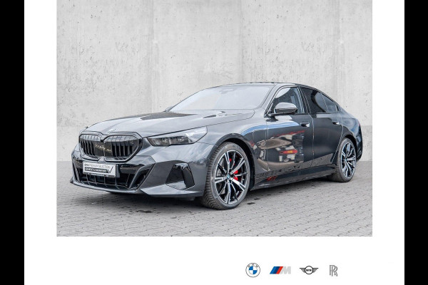 BMW 5 Serie 550e xDrive M-SPORT ** LED, LEDER, PANO, TREKH, 20-inch LMV, M-REMMEN, MEM ** Ex BMW-AG ** ** INFORMEER OOK NAAR ONZE AANTREKKELIJKE FINANCIAL-LEASE TARIEVEN **