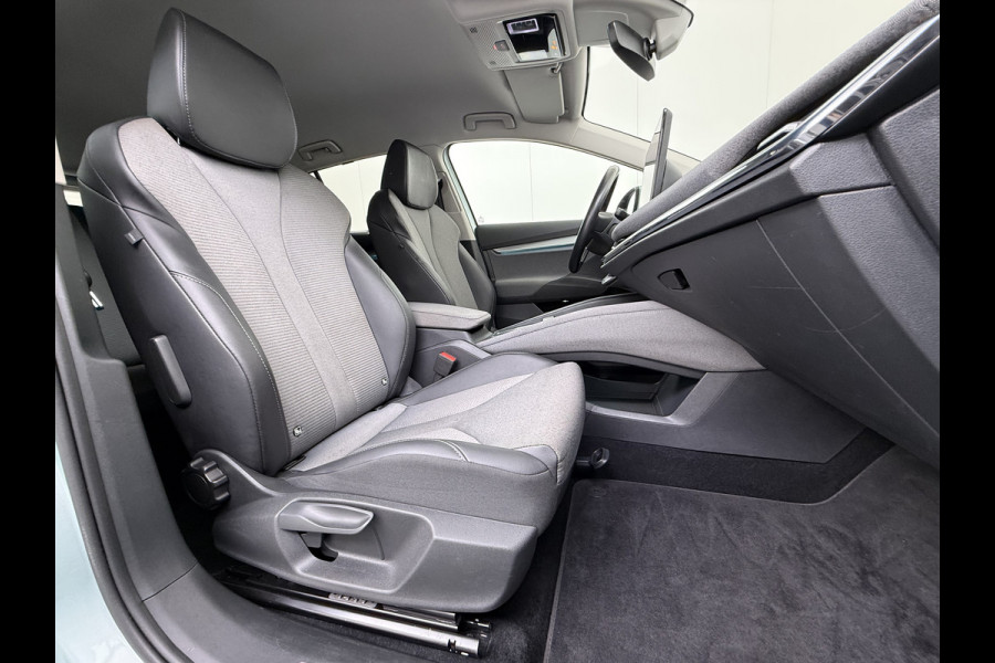 Škoda ENYAQ iV 60 SOH 93% Camera Comfort-pakket Draadloze telefoonlader Keyless entry Privacy Glas Apple Carplay Android Auto Navi Ecc Pdc P-Assist Lmv Led Isofix Mirrorlink® Cruise Control 1e Eigenaar Origineel Nederlandse Auto