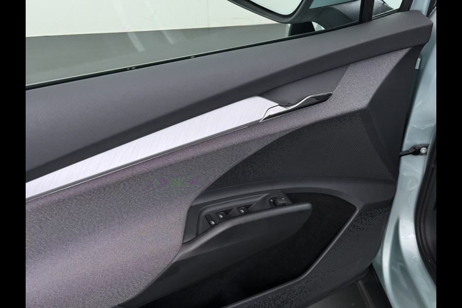 Škoda ENYAQ iV 60 SOH 91% Trekhaak Camera P-Assist Apple Carplay Android Auto Navi Ecc Pdc Lmv Isofix Led Cruise Control Keyless Rijstrooksensor Verkeersbord detectie 1.000KG Trekgewicht