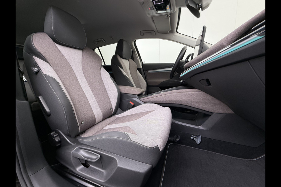 Škoda ENYAQ iV 60 Trekhaak Elek.Achterklep Privacy Glas SOH 90% Keyless advanced Navi Ecc Apple Carplay Android Auto Pdc Comfort plus-pakket Lmv 20" Mirrorlink® Smartlink DAB Led 1e Eigenaar Origineel Nederlandse Auto