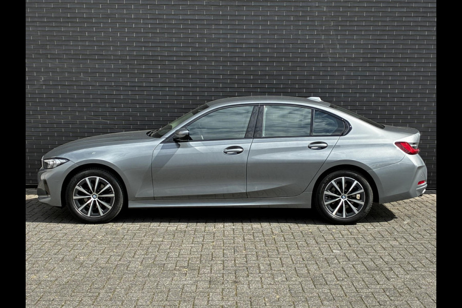 BMW 3 Serie Sedan 318i Automaat / Stoelverwarming / Parkeersensoren achter / Navigatiesysteem / Active Guard Plus / Shadow Line / Live Cockpit Plus / Cruise Control / DAB / Connected Package Professional