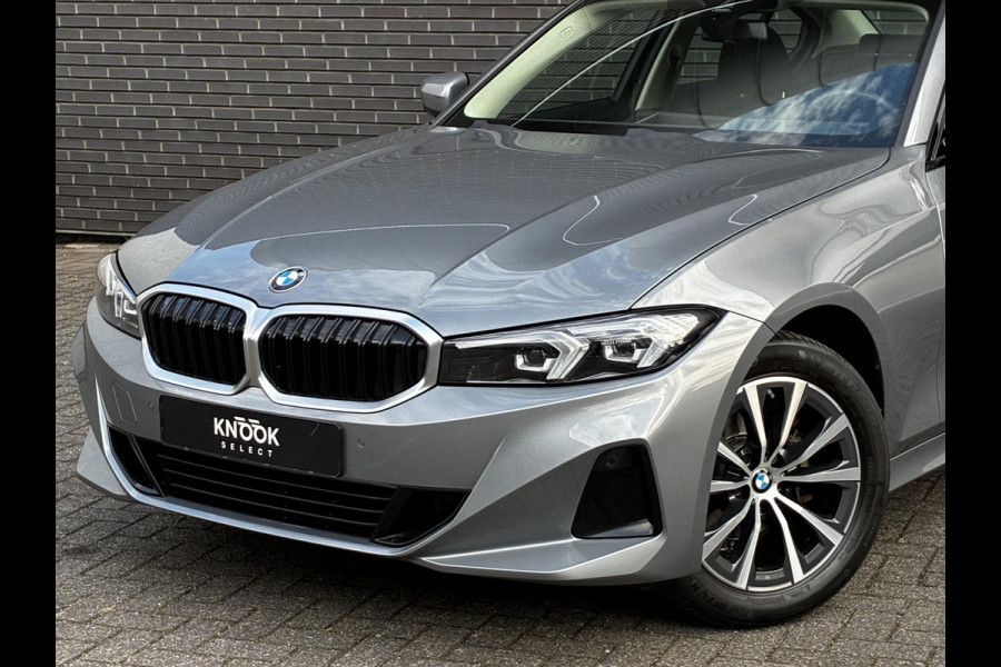BMW 3 Serie Sedan 318i Automaat / Stoelverwarming / Parkeersensoren achter / Navigatiesysteem / Active Guard Plus / Shadow Line / Live Cockpit Plus / Cruise Control / DAB / Connected Package Professional