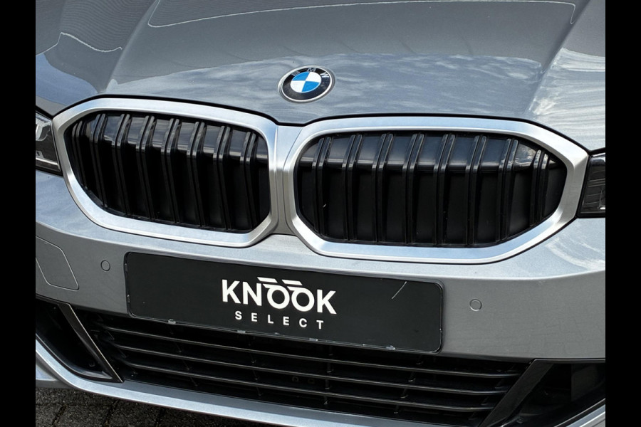 BMW 3 Serie Sedan 318i Automaat / Stoelverwarming / Parkeersensoren achter / Navigatiesysteem / Active Guard Plus / Shadow Line / Live Cockpit Plus / Cruise Control / DAB / Connected Package Professional