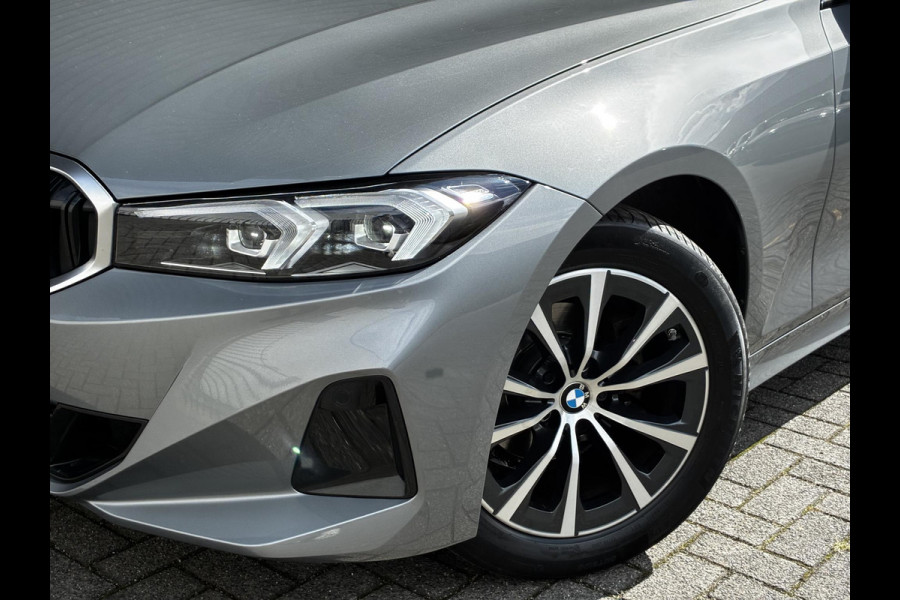 BMW 3 Serie Sedan 318i Automaat / Stoelverwarming / Parkeersensoren achter / Navigatiesysteem / Active Guard Plus / Shadow Line / Live Cockpit Plus / Cruise Control / DAB / Connected Package Professional