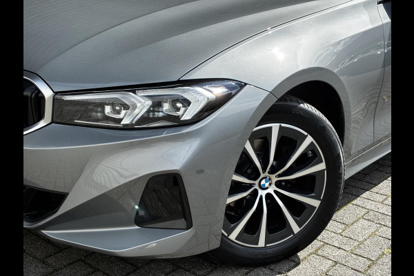 BMW 3 Serie Sedan 318i Automaat / Stoelverwarming / Parkeersensoren achter / Navigatiesysteem / Active Guard Plus / Shadow Line / Live Cockpit Plus / Cruise Control / DAB / Connected Package Professional