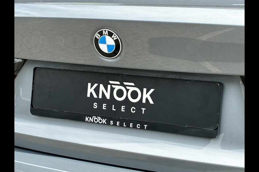 BMW 3 Serie Sedan 318i Automaat / Stoelverwarming / Parkeersensoren achter / Navigatiesysteem / Active Guard Plus / Shadow Line / Live Cockpit Plus / Cruise Control / DAB / Connected Package Professional