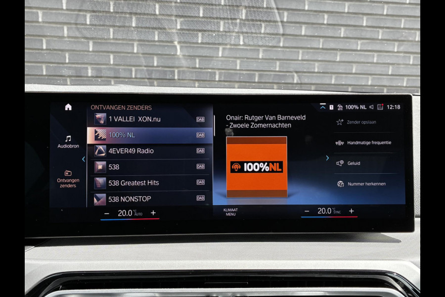 BMW 3 Serie Sedan 318i Automaat / Stoelverwarming / Parkeersensoren achter / Navigatiesysteem / Active Guard Plus / Shadow Line / Live Cockpit Plus / Cruise Control / DAB / Connected Package Professional