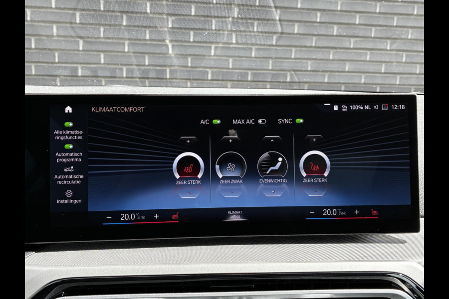 BMW 3 Serie Sedan 318i Automaat / Stoelverwarming / Parkeersensoren achter / Navigatiesysteem / Active Guard Plus / Shadow Line / Live Cockpit Plus / Cruise Control / DAB / Connected Package Professional