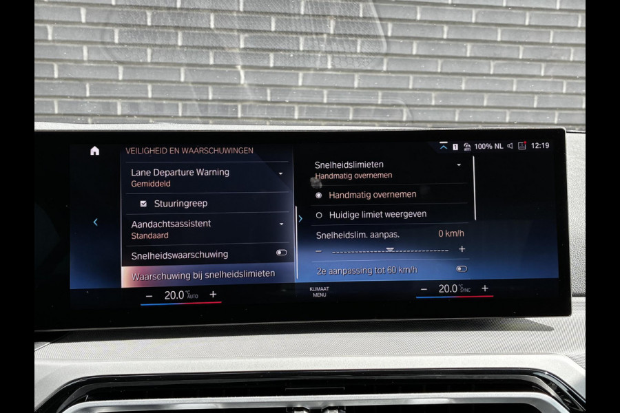 BMW 3 Serie Sedan 318i Automaat / Stoelverwarming / Parkeersensoren achter / Navigatiesysteem / Active Guard Plus / Shadow Line / Live Cockpit Plus / Cruise Control / DAB / Connected Package Professional