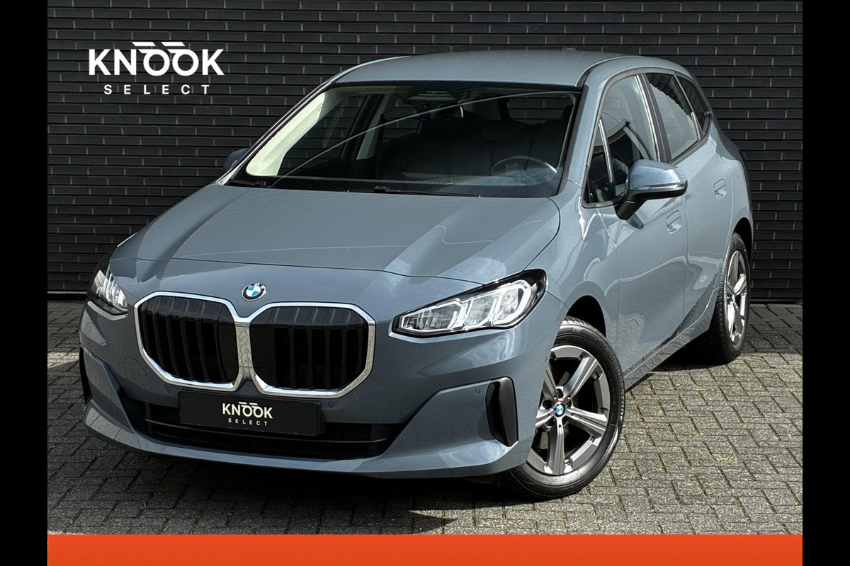 BMW 2 Serie Active Tourer 220i Automaat / Live Cockpit Professional / Navigatiesysteem / Cruise Control / Leder / Achteruitrijcamera / DAB / Parkeersensoren voor + achter / LED / Climate Control