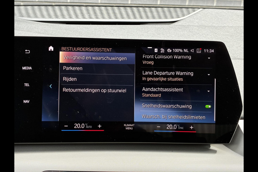 BMW 2 Serie Active Tourer 220i Automaat / Live Cockpit Professional / Navigatiesysteem / Cruise Control / Leder / Achteruitrijcamera / DAB / Parkeersensoren voor + achter / LED / Climate Control