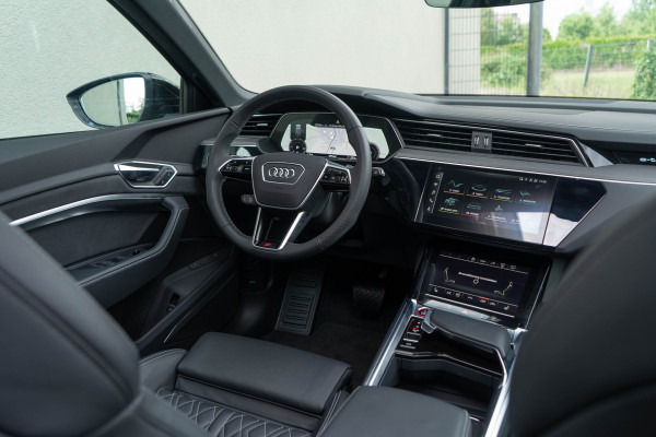 Audi e-tron S Quattro 371 kW / 360 Top View/ Softclose/ Head-up Display/ B&O/ Trekhaak/ Panoramadak/ 371kW (505 pk)