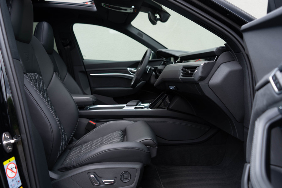 Audi e-tron S Quattro 371 kW / 360 Top View/ Softclose/ Head-up Display/ B&O/ Trekhaak/ Panoramadak/ 371kW (505 pk)