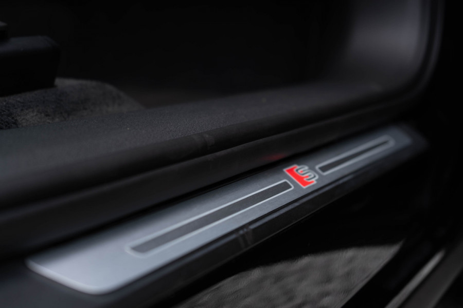 Audi e-tron S Quattro 371 kW / 360 Top View/ Softclose/ Head-up Display/ B&O/ Trekhaak/ Panoramadak/ 371kW (505 pk)