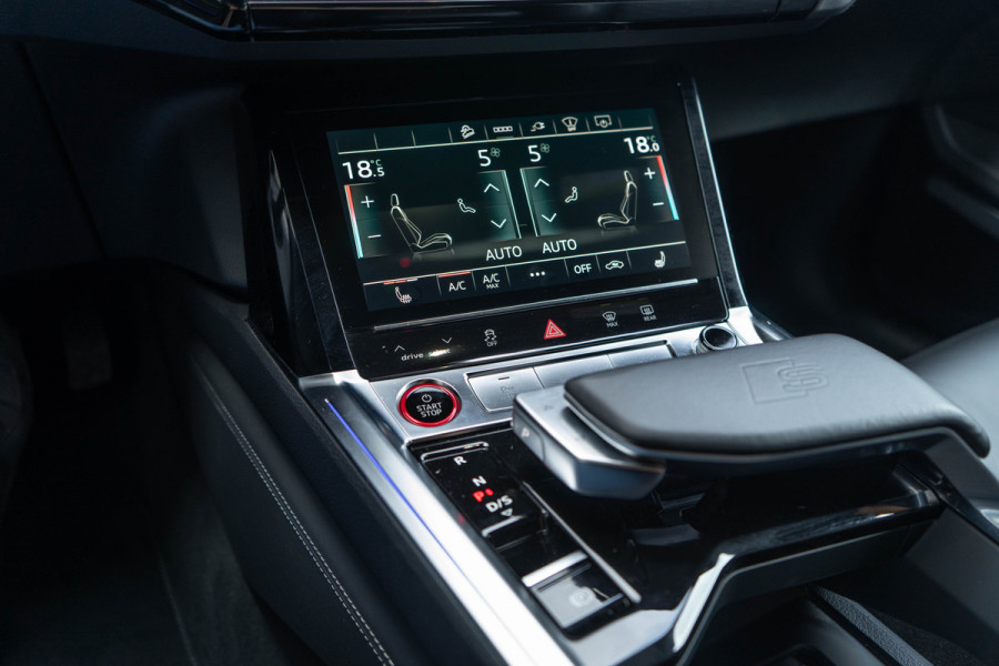 Audi e-tron S Quattro 371 kW / 360 Top View/ Softclose/ Head-up Display/ B&O/ Trekhaak/ Panoramadak/ 371kW (505 pk)