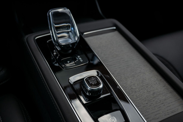 Volvo XC90 2.0 T8 Plug-in hybrid AWD Ultra Dark Alle Opties